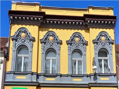APARTAMENT 3 CAMERE, CENTRUL ISTORIC, CU VEDERE LA STRADA REPUBLICII