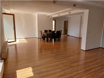 VILA CU CATE UN APARTAMENT PE FIECARE NIVEL, CENTRAL, ZONA AFI BRASOV